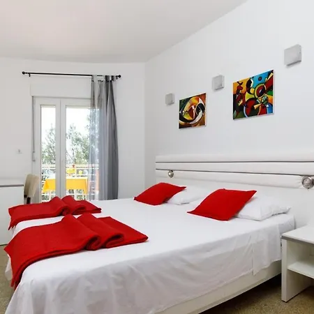 Cozy For 3 Adults Next To The