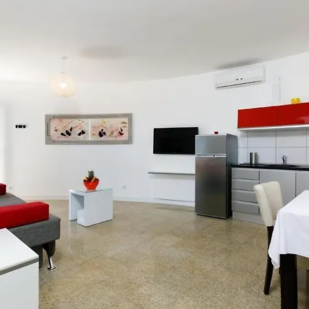 Cozy For 3 Adults Next To The Split