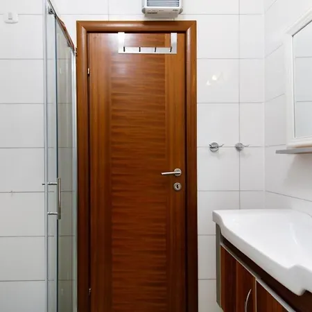 Apartment Cozy For 3 Adults Next To The *